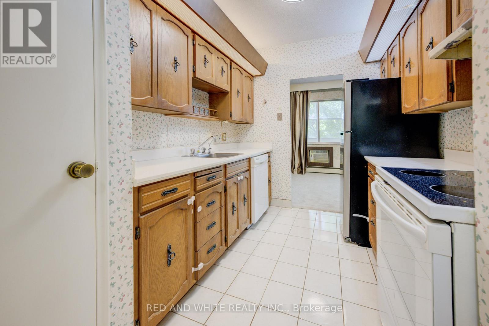 Photo 20 of 407 45 Westmount Road N, Waterloo ON