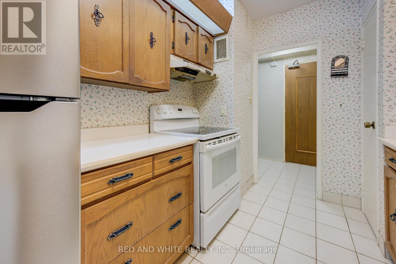 Photo 21 of 407 45 Westmount Road N, Waterloo ON