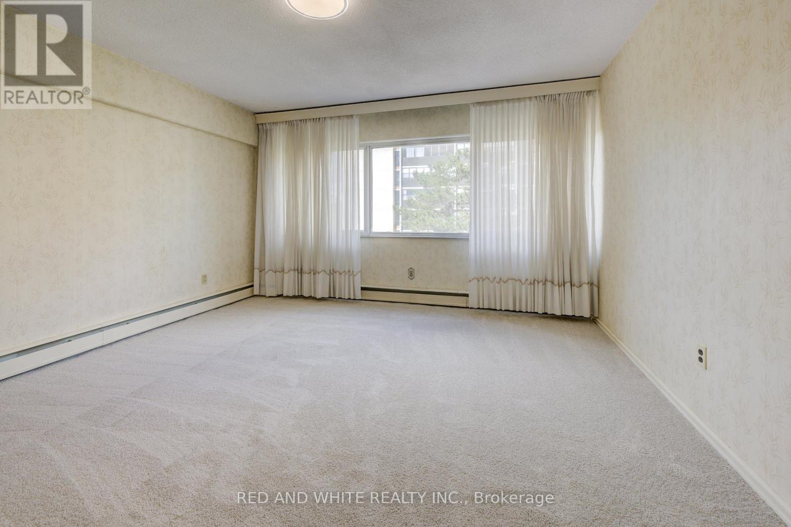 Photo 22 of 407 45 Westmount Road N, Waterloo ON
