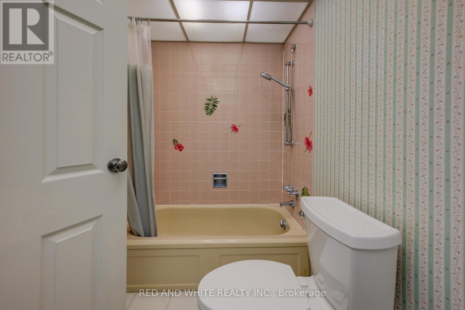 Photo 25 of 407 45 Westmount Road N, Waterloo ON