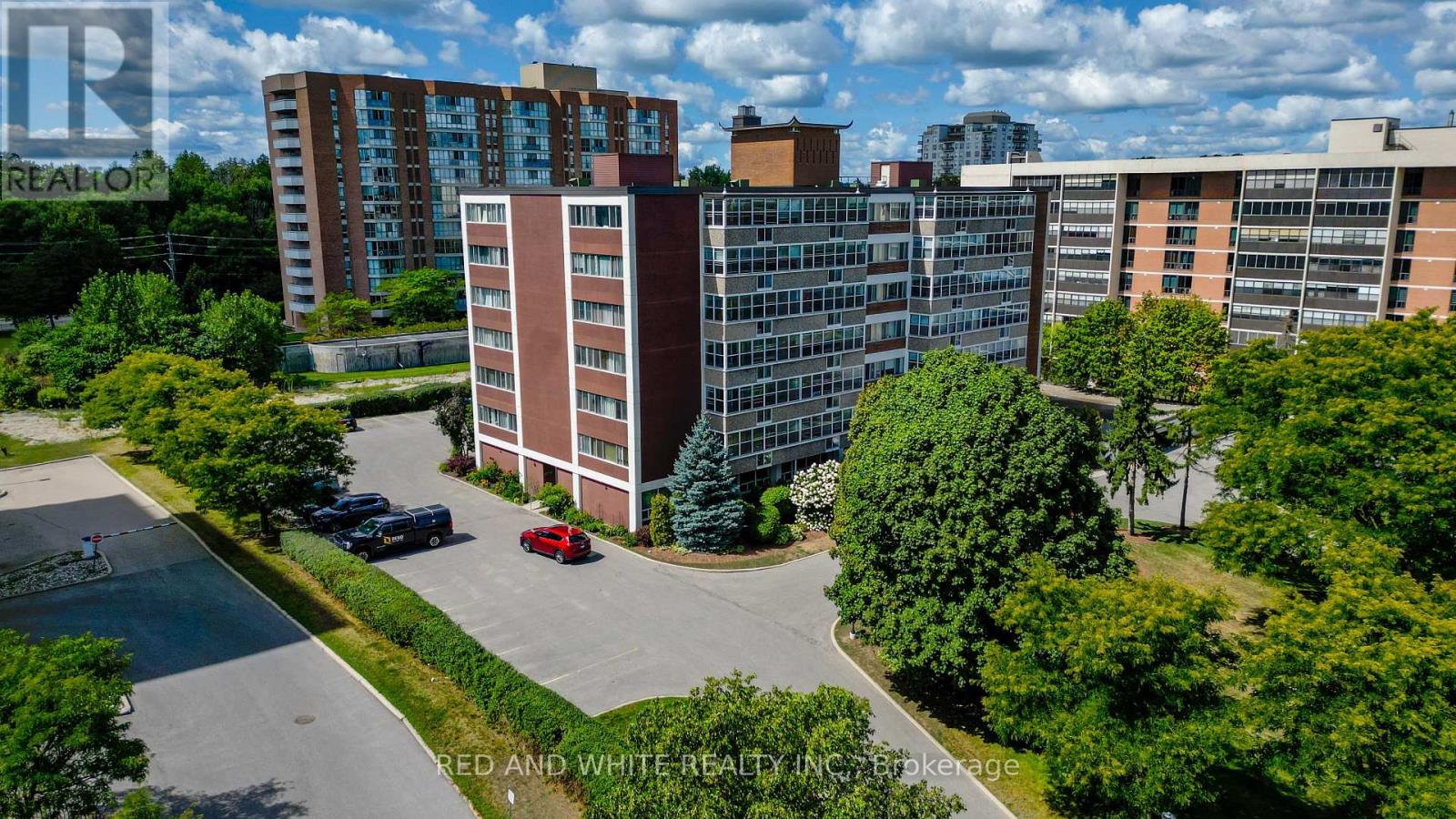 Photo 4 of 407 45 Westmount Road N, Waterloo ON
