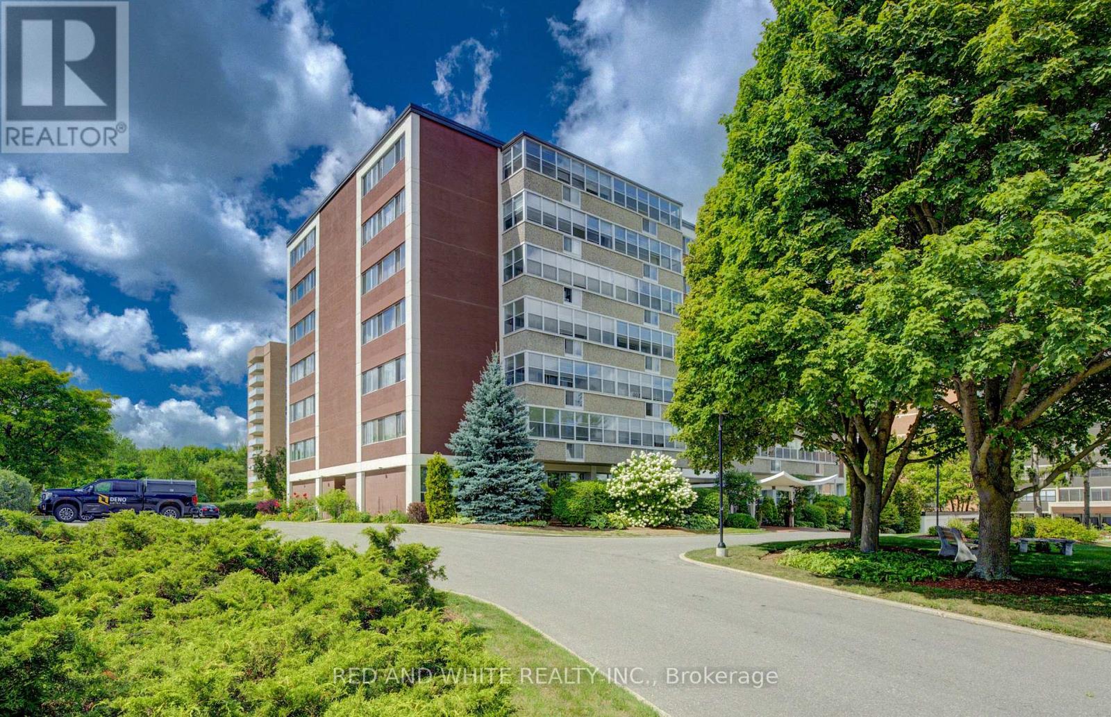 Photo 5 of 407 45 Westmount Road N, Waterloo ON