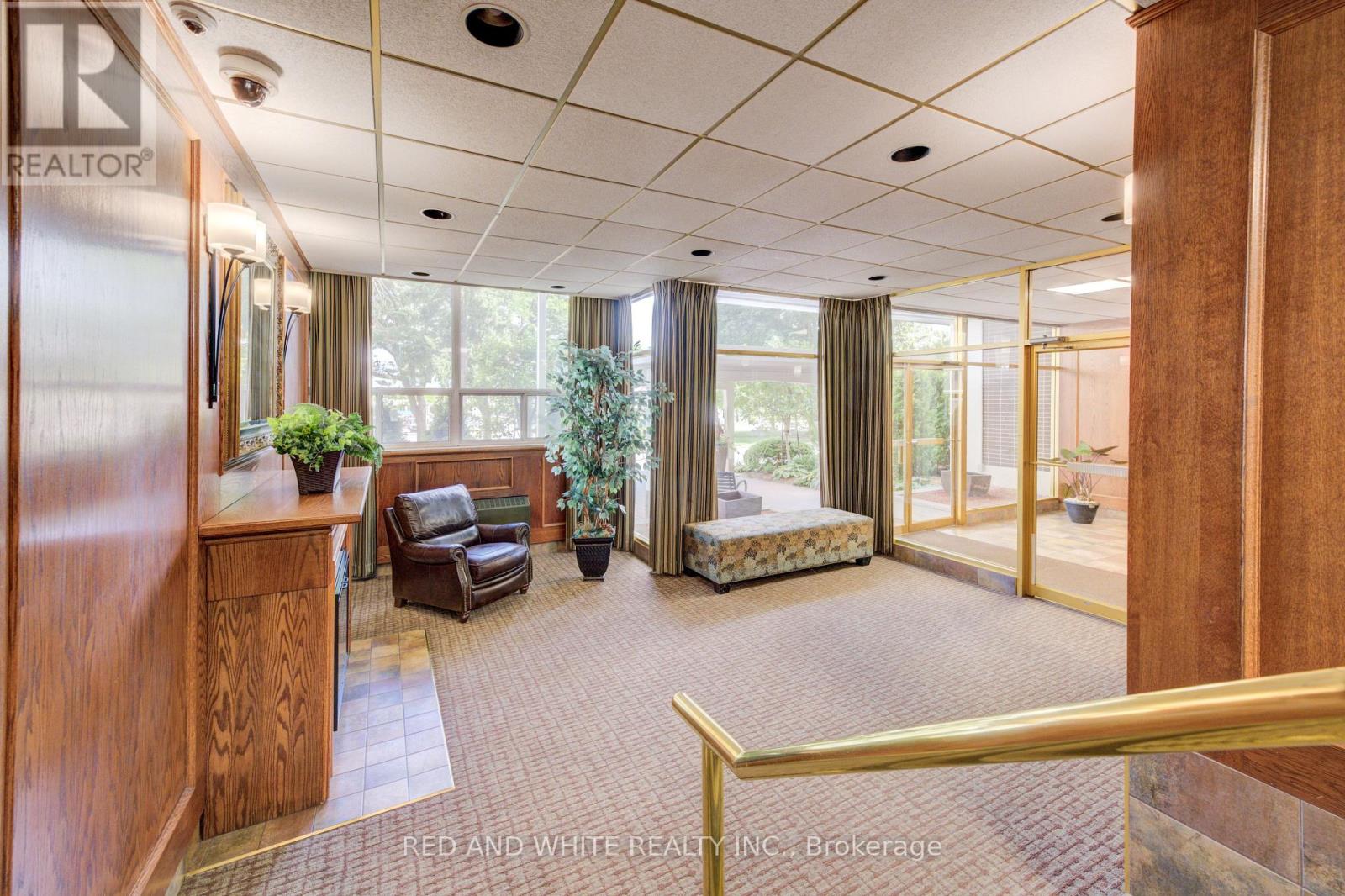 Photo 8 of 407 45 Westmount Road N, Waterloo ON