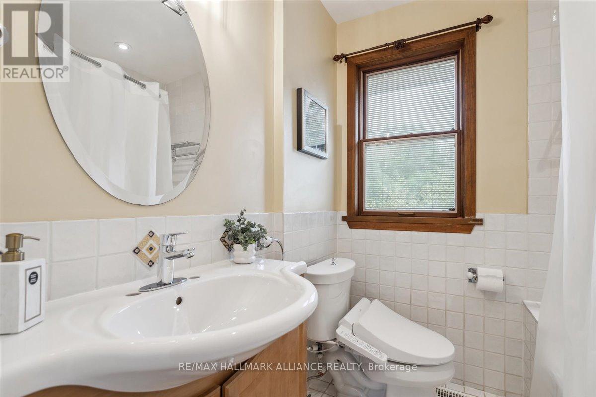 Photo 17 of 222 Alscot Crescent, Oakville ON