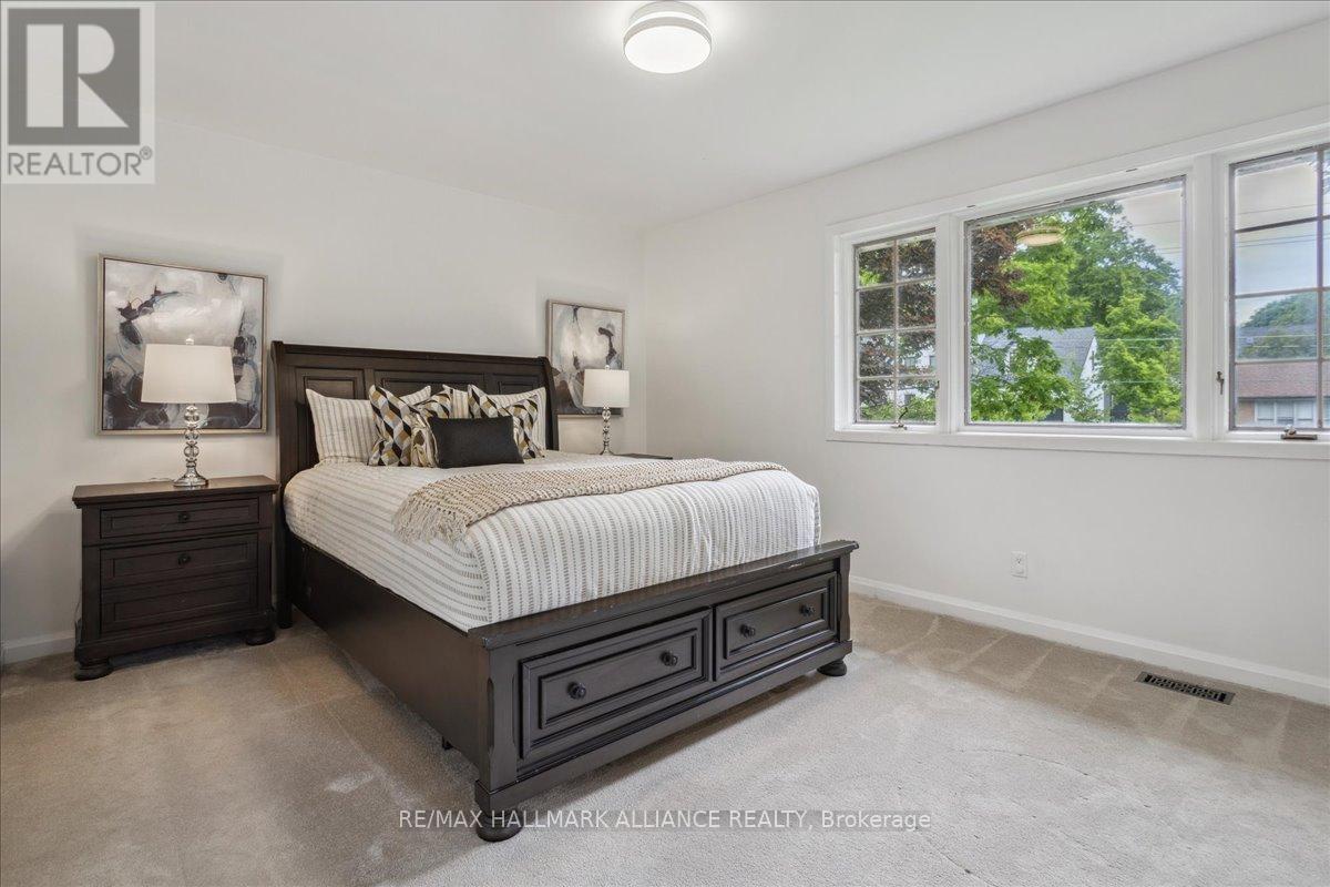 Photo 12 of 222 Alscot Crescent, Oakville ON
