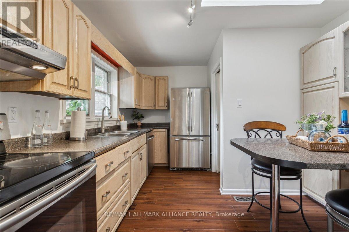 Photo 10 of 222 Alscot Crescent, Oakville ON