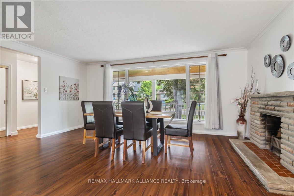 Photo 8 of 222 Alscot Crescent, Oakville ON