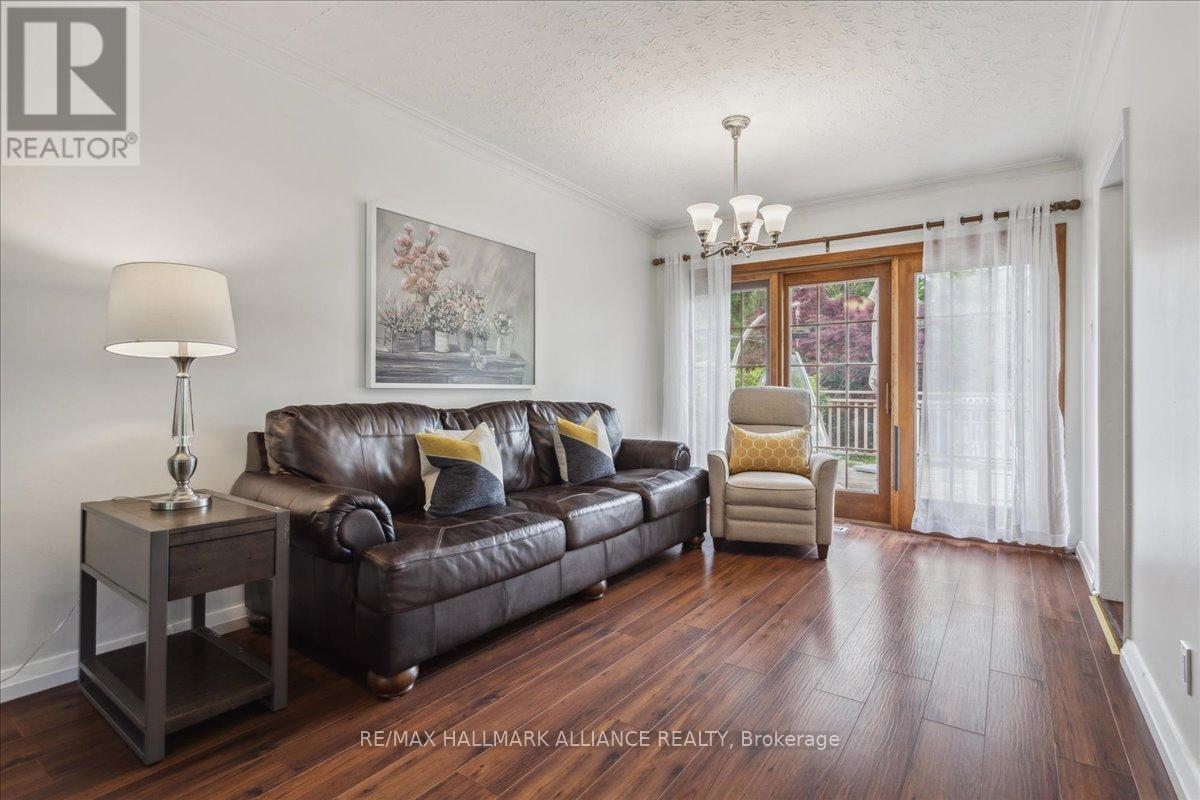 Photo 9 of 222 Alscot Crescent, Oakville ON