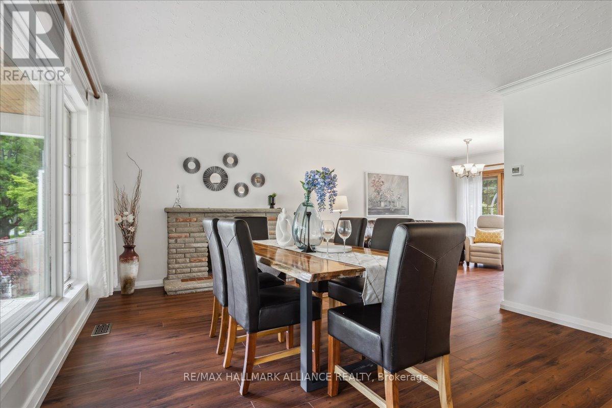 Photo 7 of 222 Alscot Crescent, Oakville ON