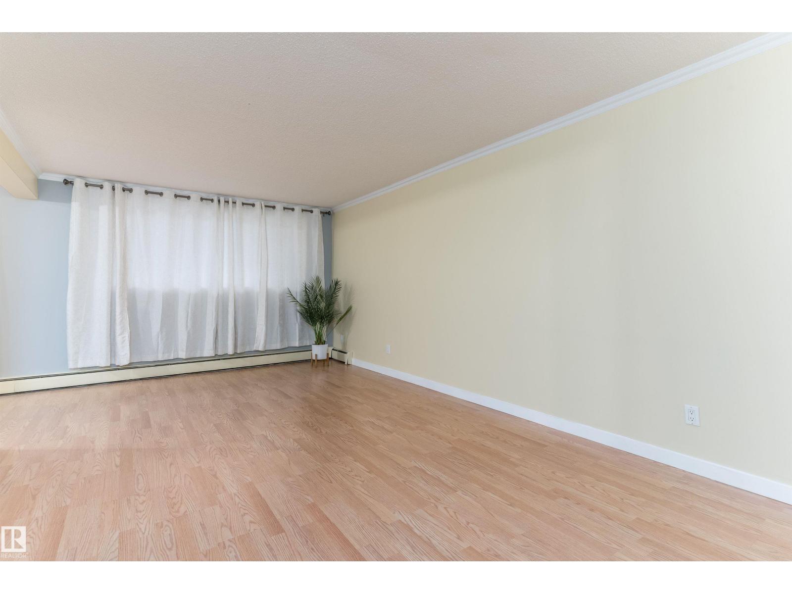 Photo 12 of 102 9925 83 Av Nw, Edmonton AB