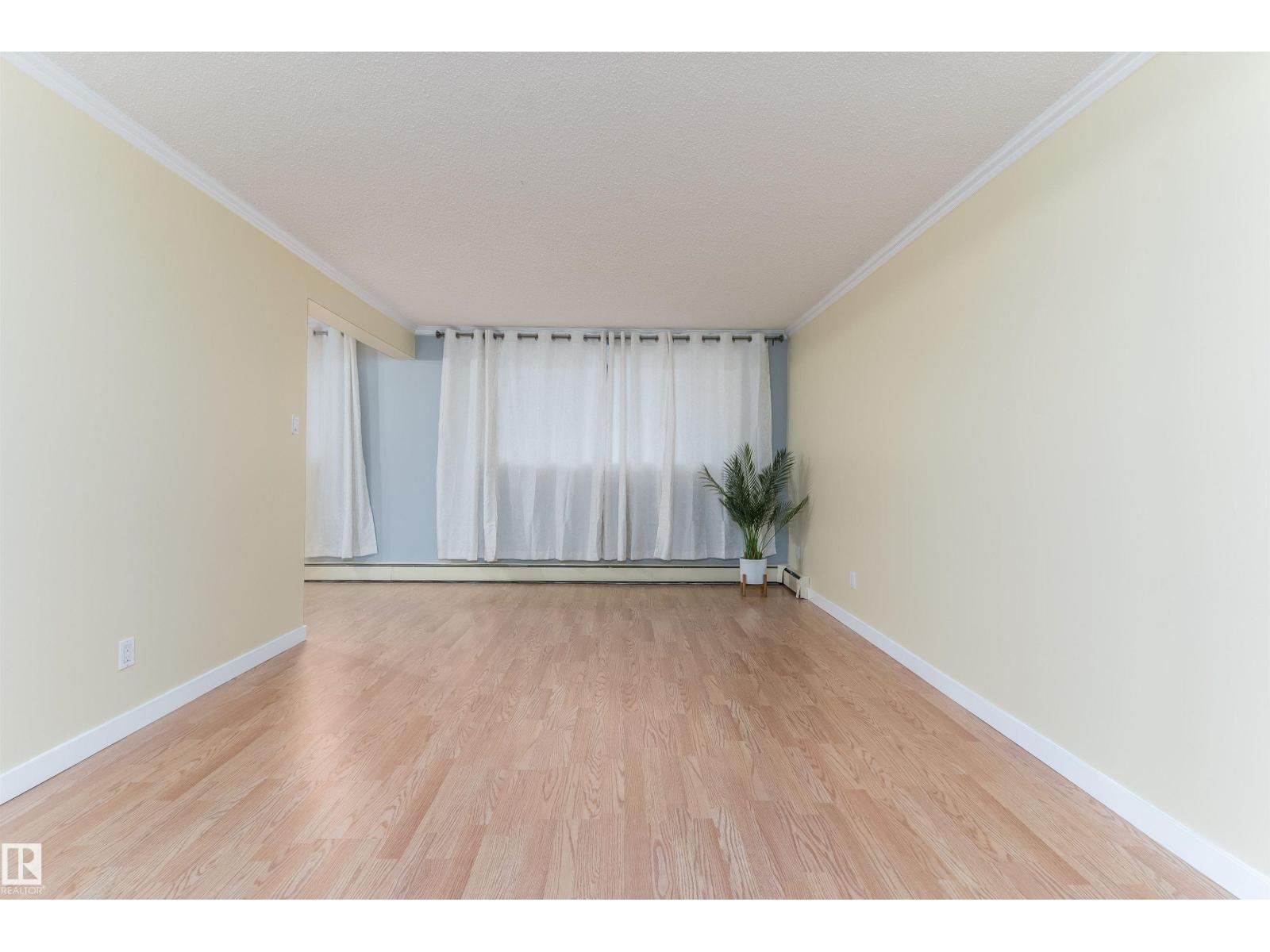 Photo 9 of 102 9925 83 Av Nw, Edmonton AB