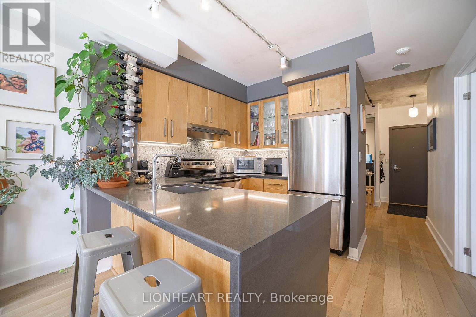 Photo 10 of 610 168 King Street, Toronto ON