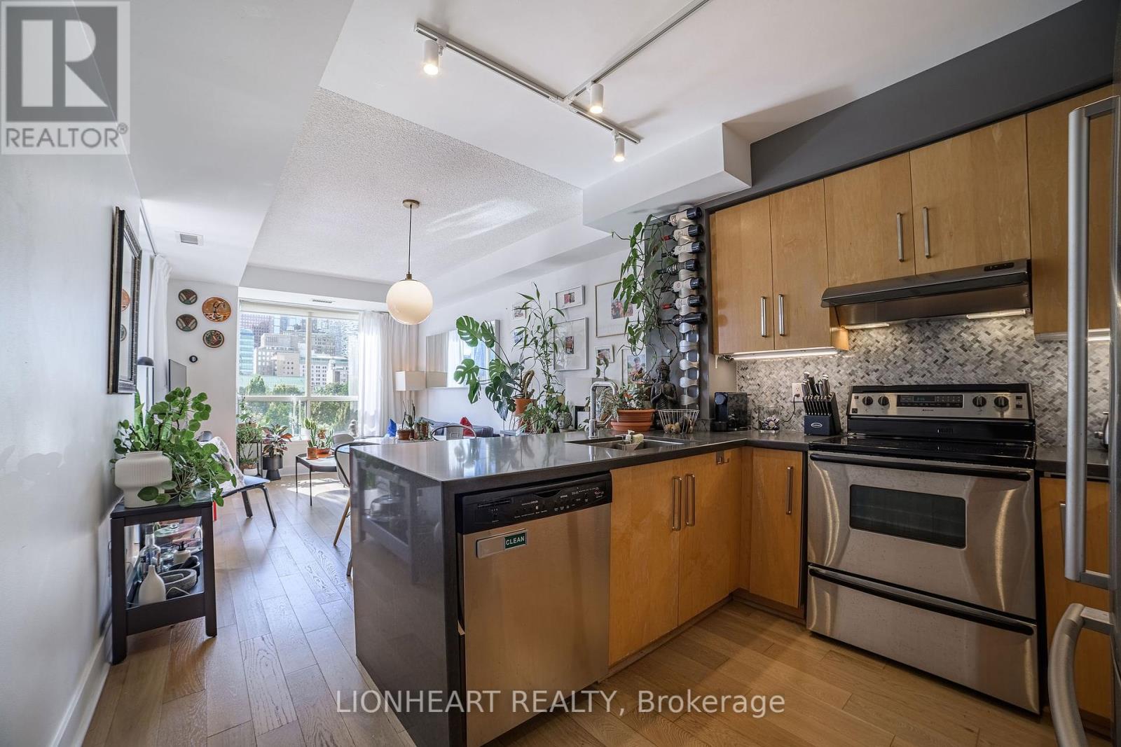 Photo 8 of 610 168 King Street, Toronto ON