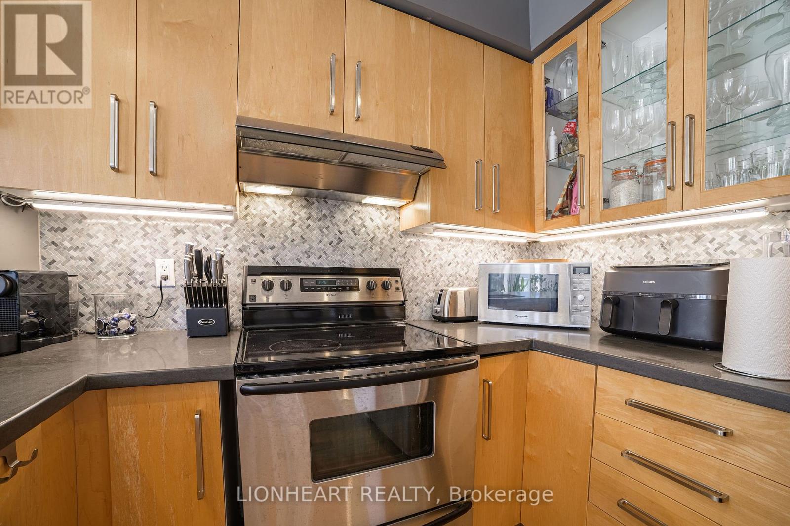 Photo 9 of 610 168 King Street, Toronto ON