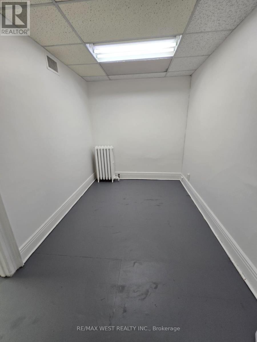 Photo 8 of 2nd Flr 949 St Clair Avenue W, Toronto ON