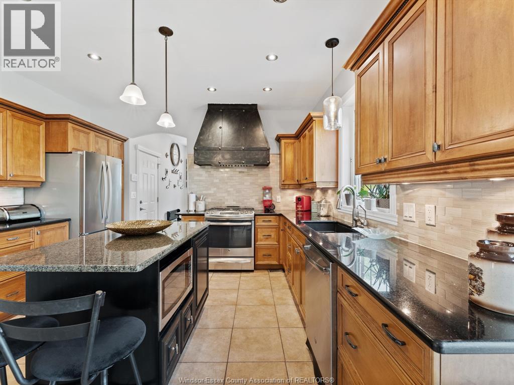 Photo 8 of 78 Joanne Court, Leamington ON