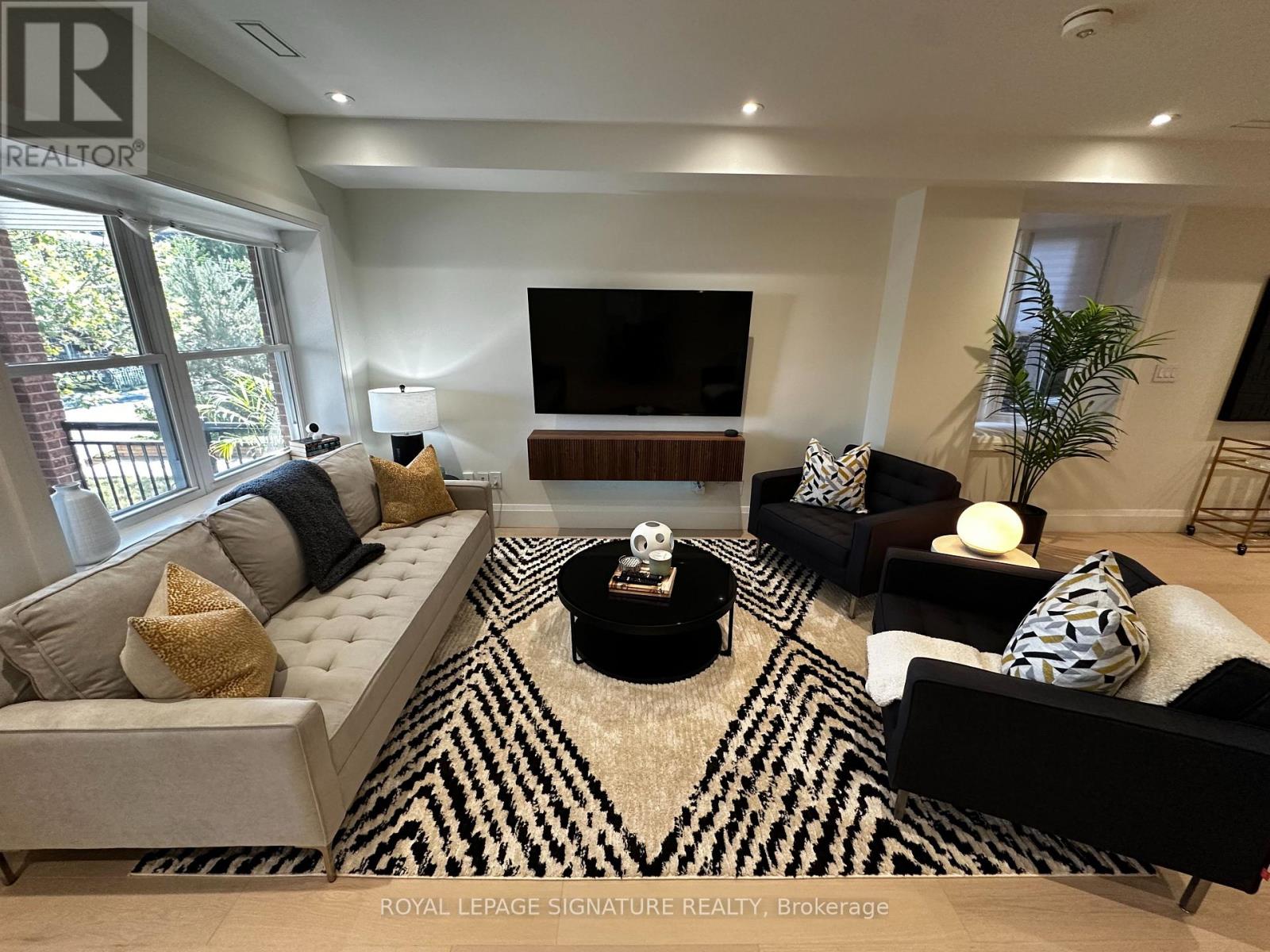 Photo 5 of Upper 198 Earlscourt Avenue, Toronto ON