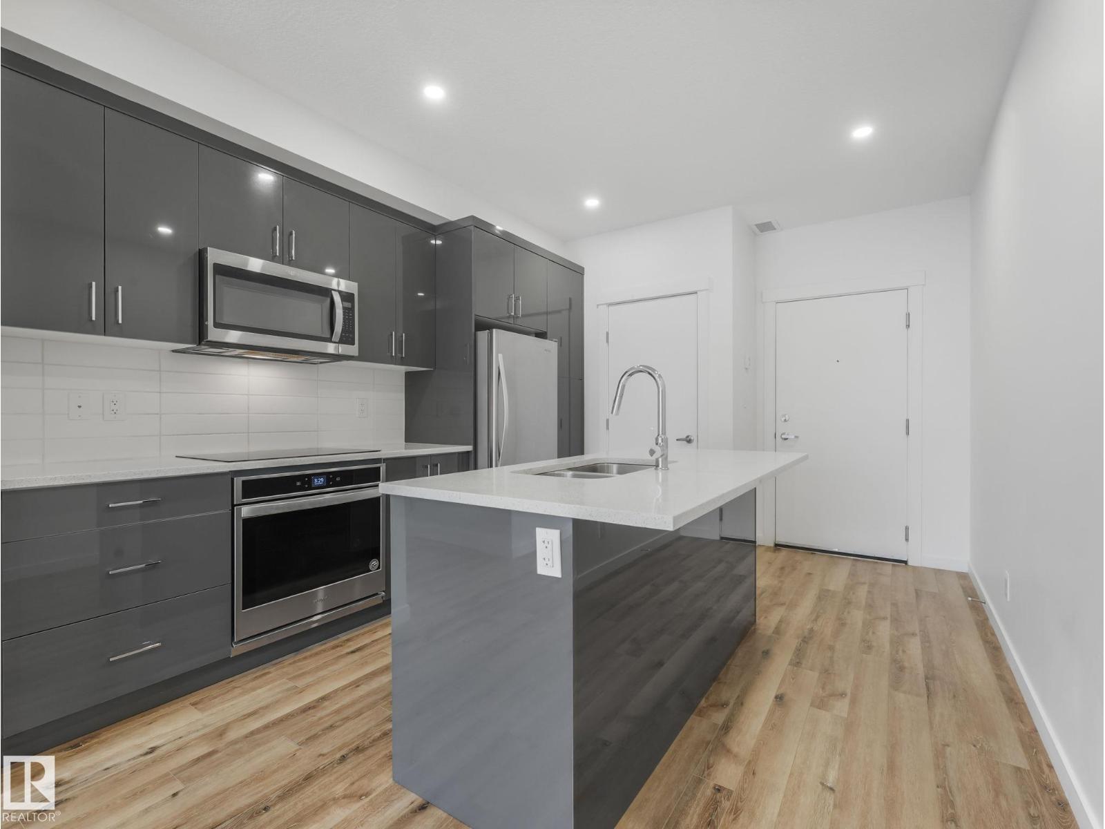 Photo 11 of 214 11503 76 Av Nw, Edmonton AB