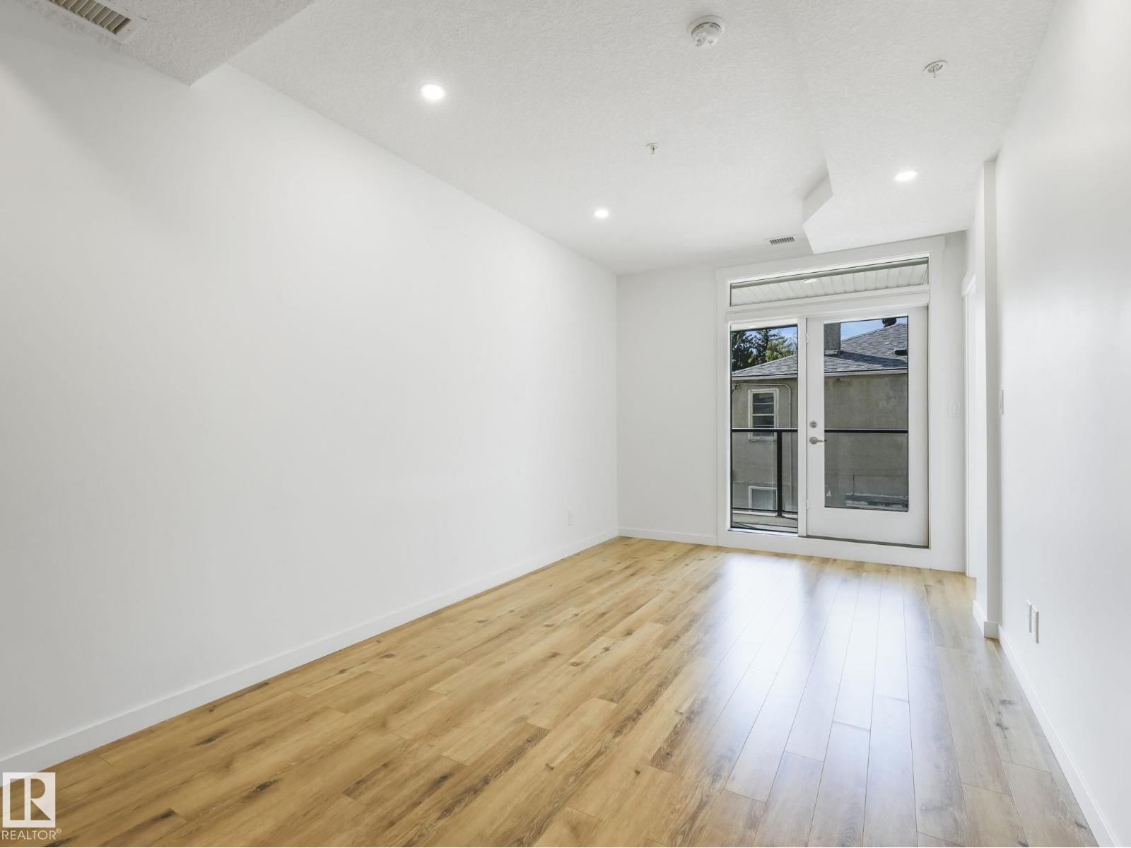 Photo 17 of 214 11503 76 Av Nw, Edmonton AB