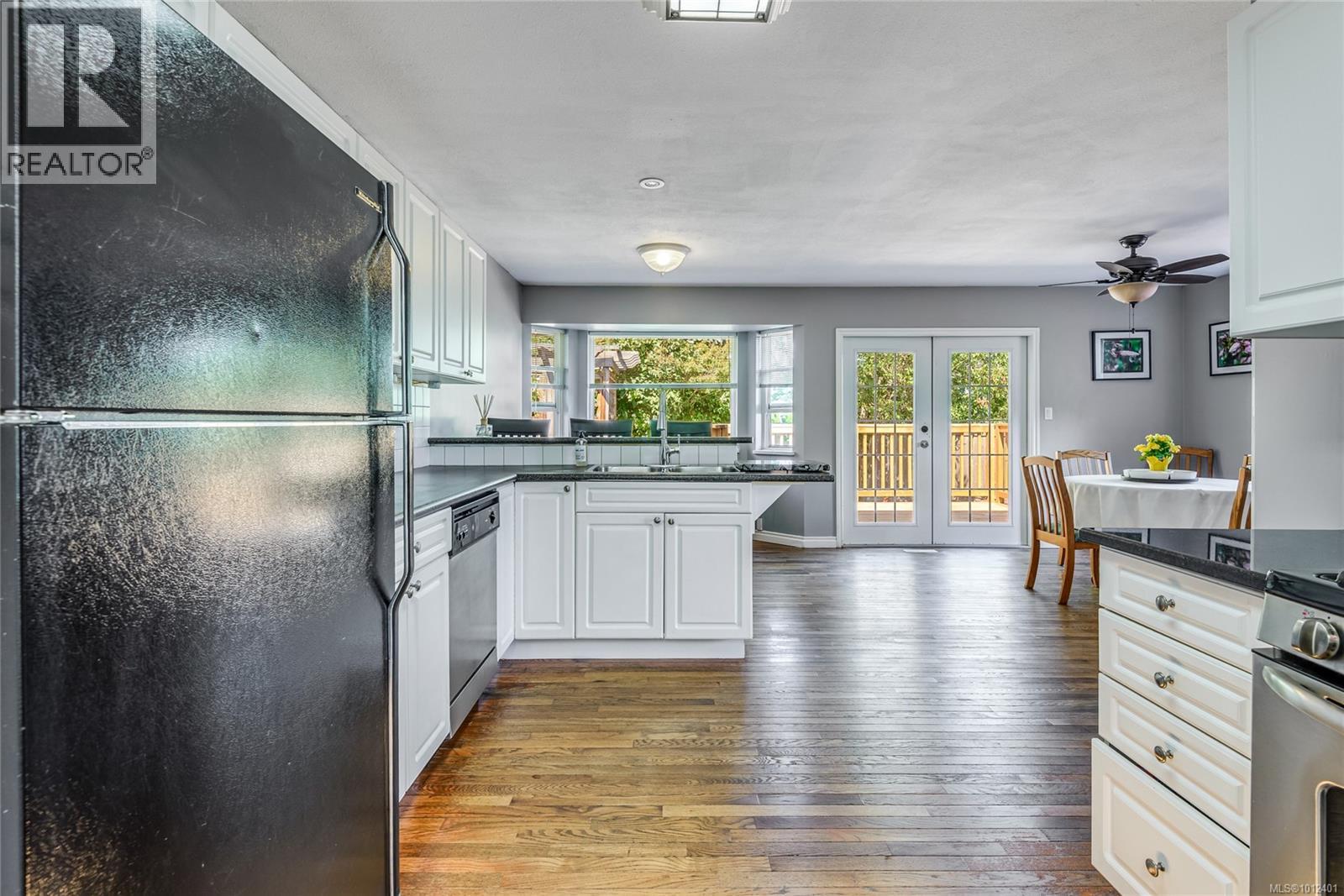 Photo 9 of 2702 Eden St, Campbell River BC