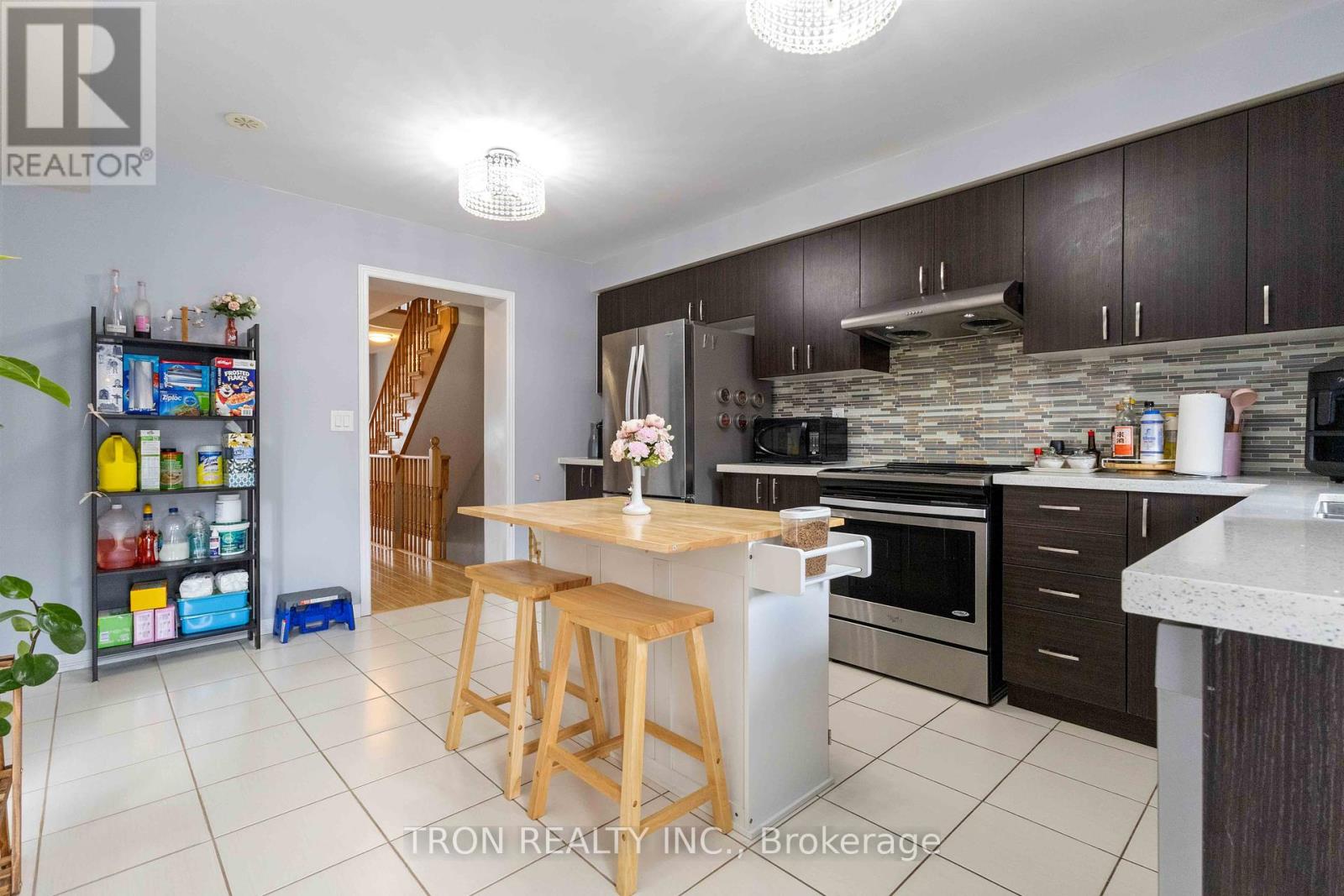 Photo 7 of 5253 Major Mackenzie Drive E, Markham ON