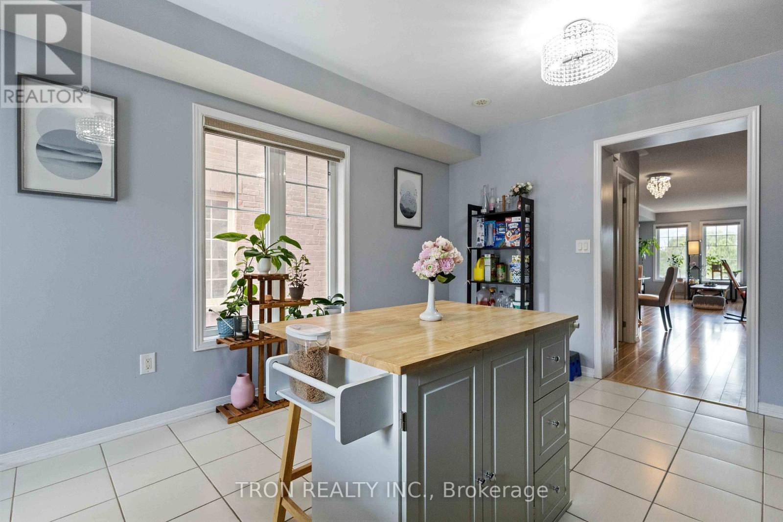 Photo 8 of 5253 Major Mackenzie Drive E, Markham ON