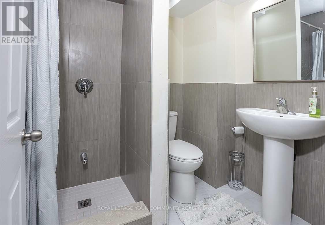 Photo 18 of 186 Cosgrove Drive, Oshawa ON