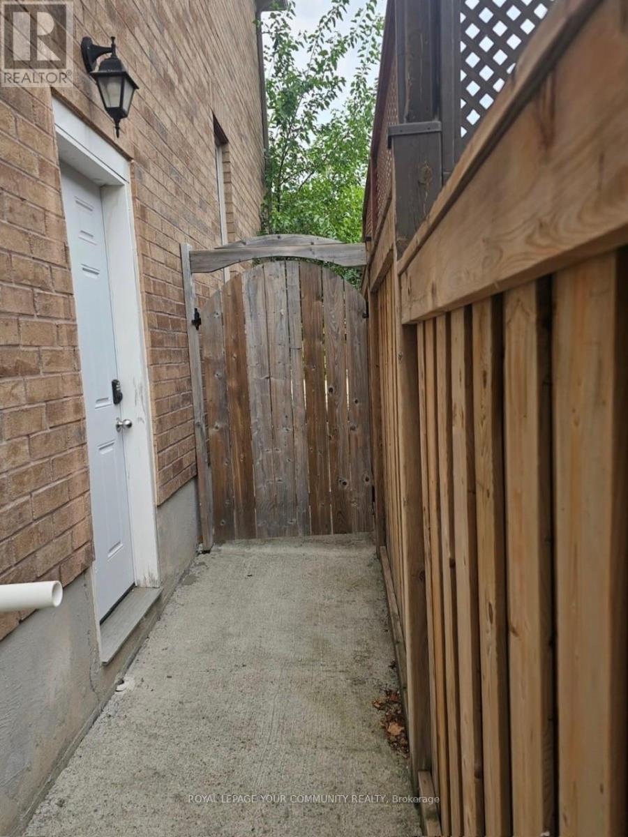 Photo 2 of 186 Cosgrove Drive, Oshawa ON