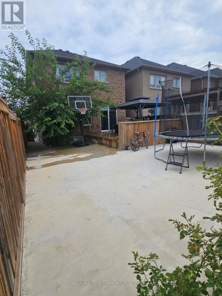 Photo 25 of 186 Cosgrove Drive, Oshawa ON