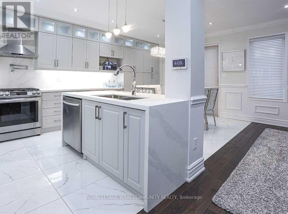 Photo 4 of 186 Cosgrove Drive, Oshawa ON