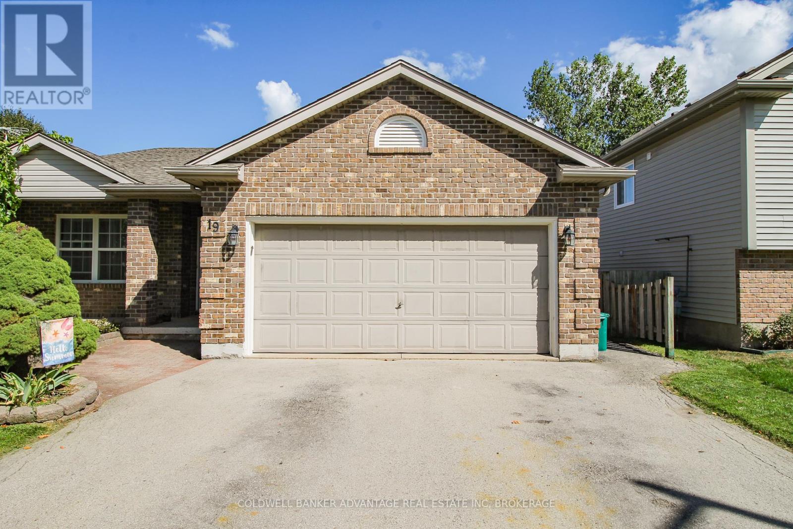 Photo 3 of 19 Windle Village Crescent, Thorold ON