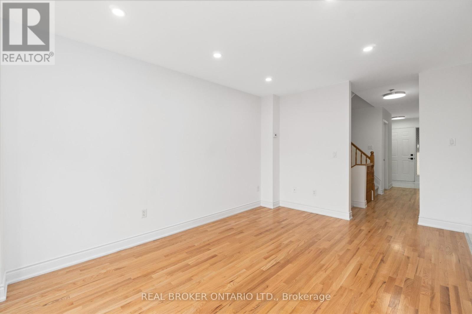 Photo 11 of 3 A Southpark Drive, Ottawa ON