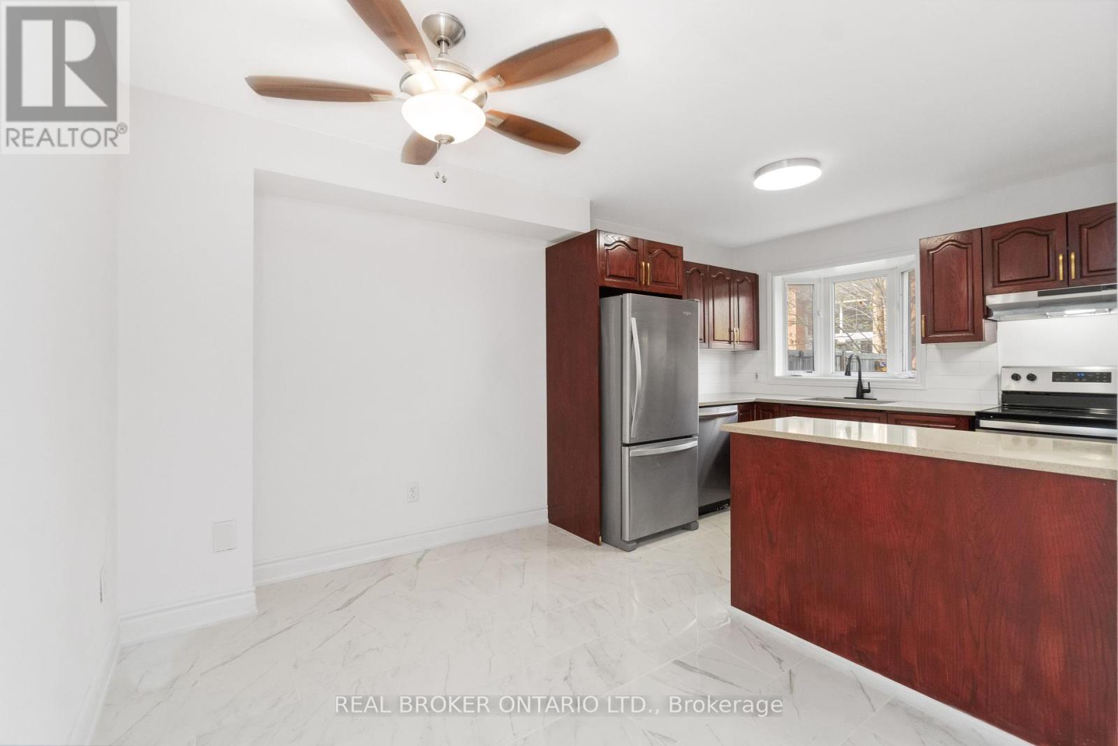 Photo 12 of 3 A Southpark Drive, Ottawa ON