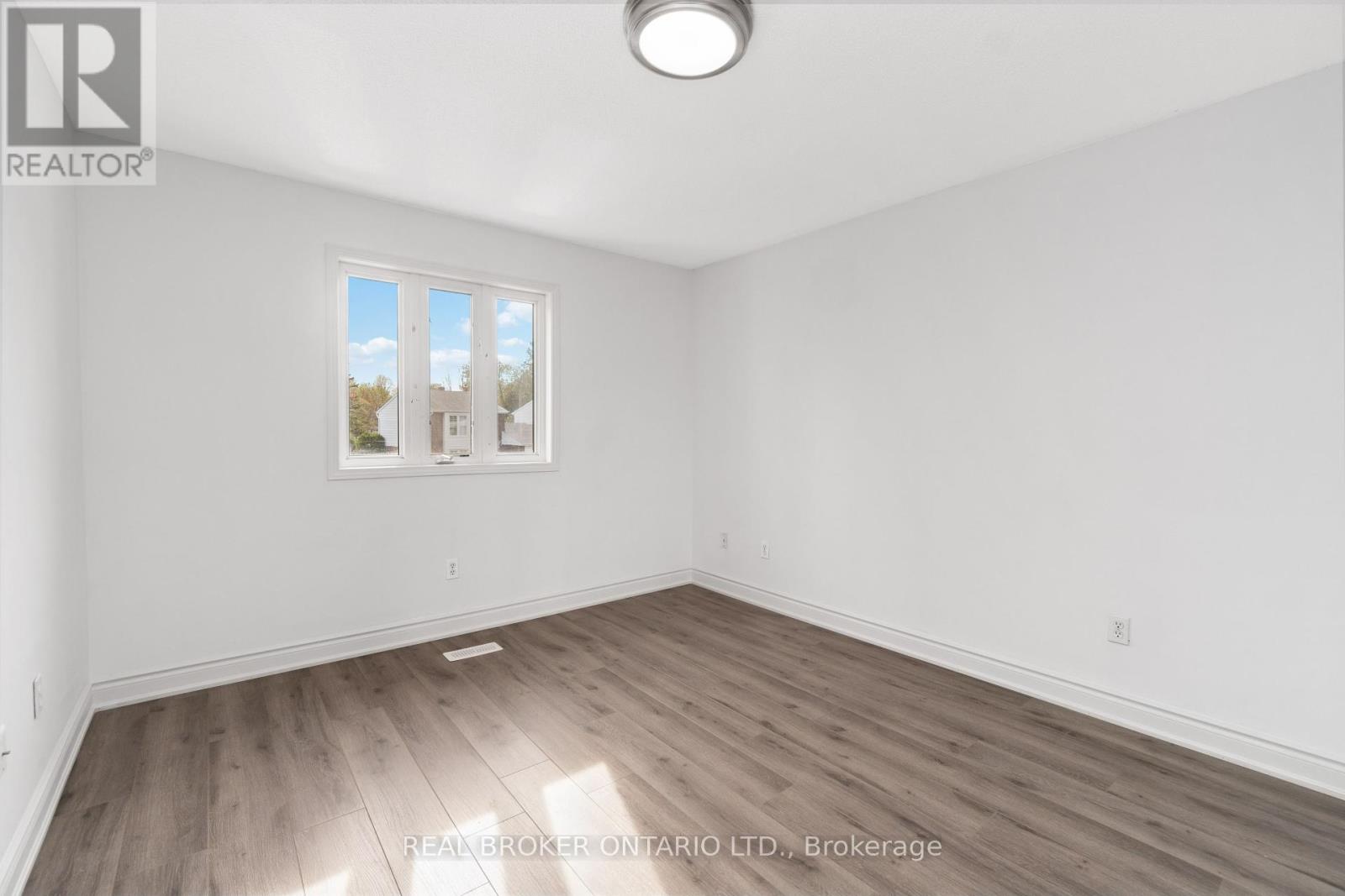 Photo 21 of 3 A Southpark Drive, Ottawa ON