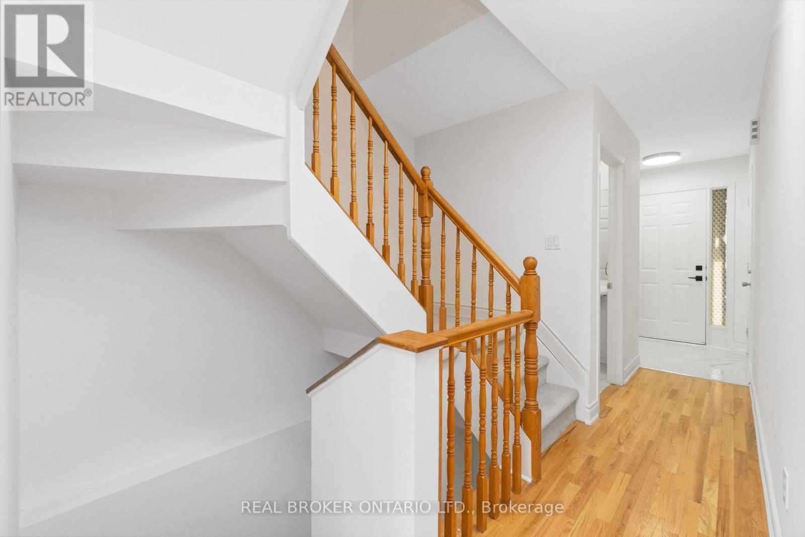 Photo 8 of 3 A Southpark Drive, Ottawa ON