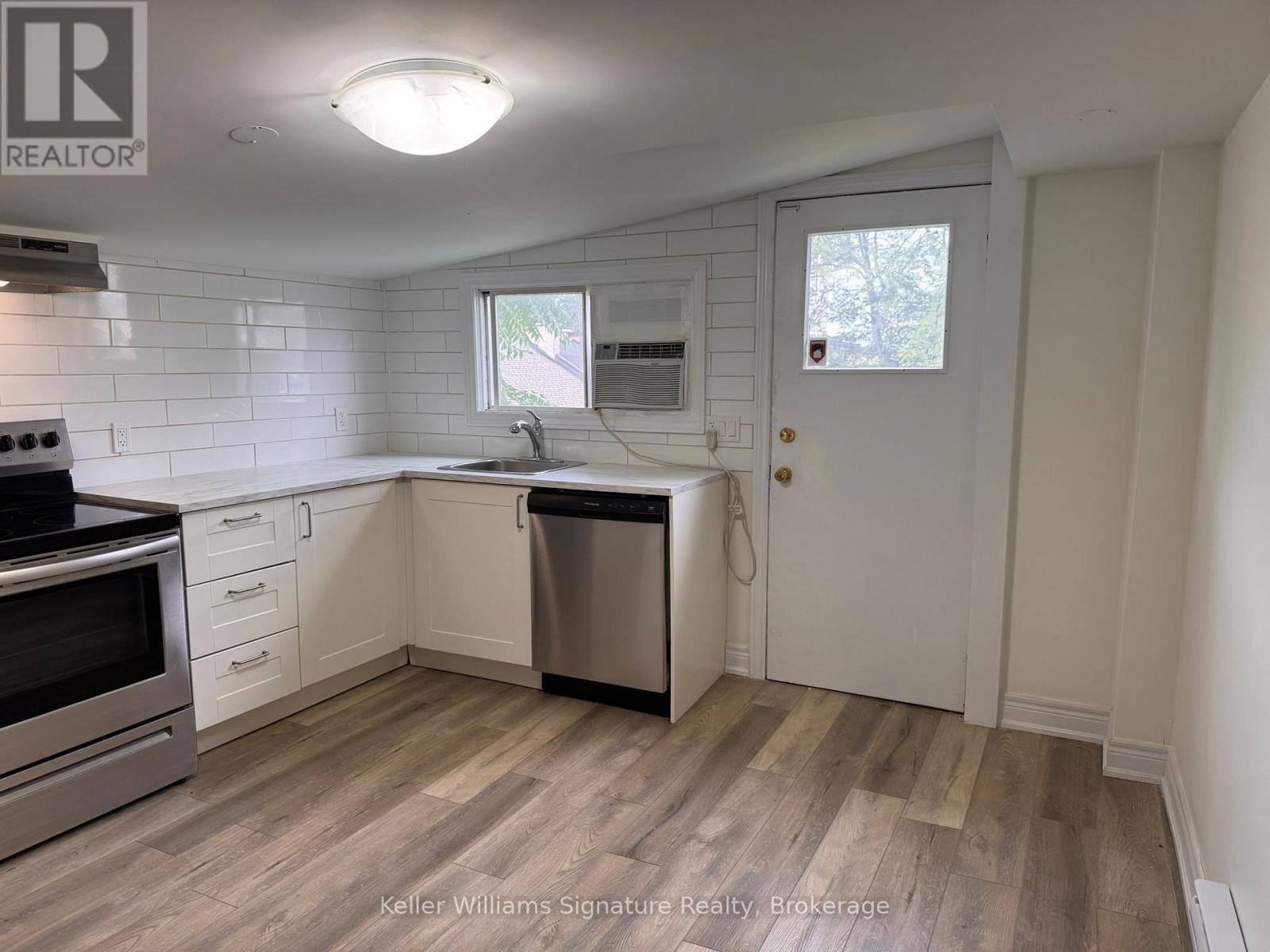 Photo 3 of Upper 287 Hunter Street E, Hamilton ON