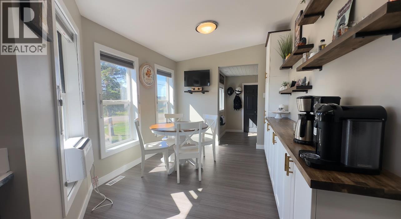 Photo 6 of 11402 Poplar Road, Fort St John BC