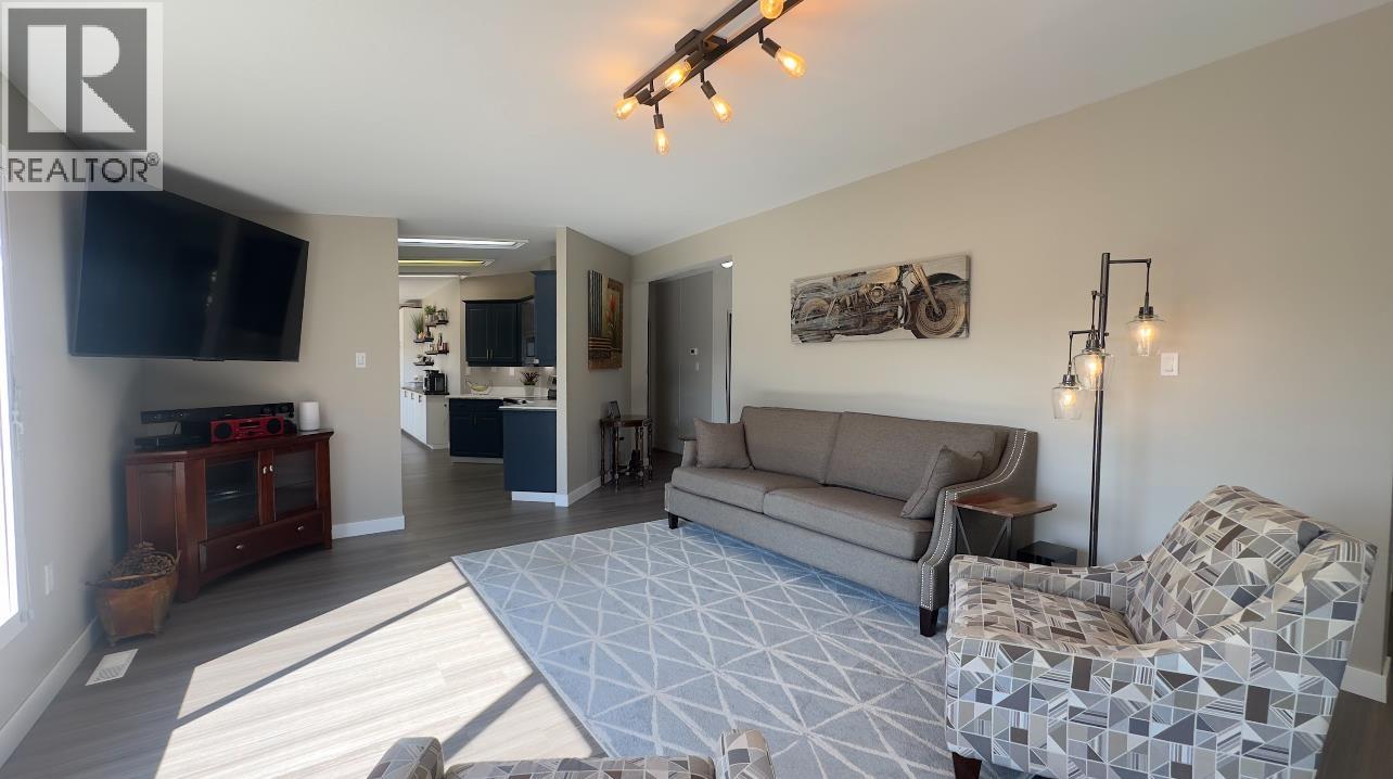 Photo 9 of 11402 Poplar Road, Fort St John BC