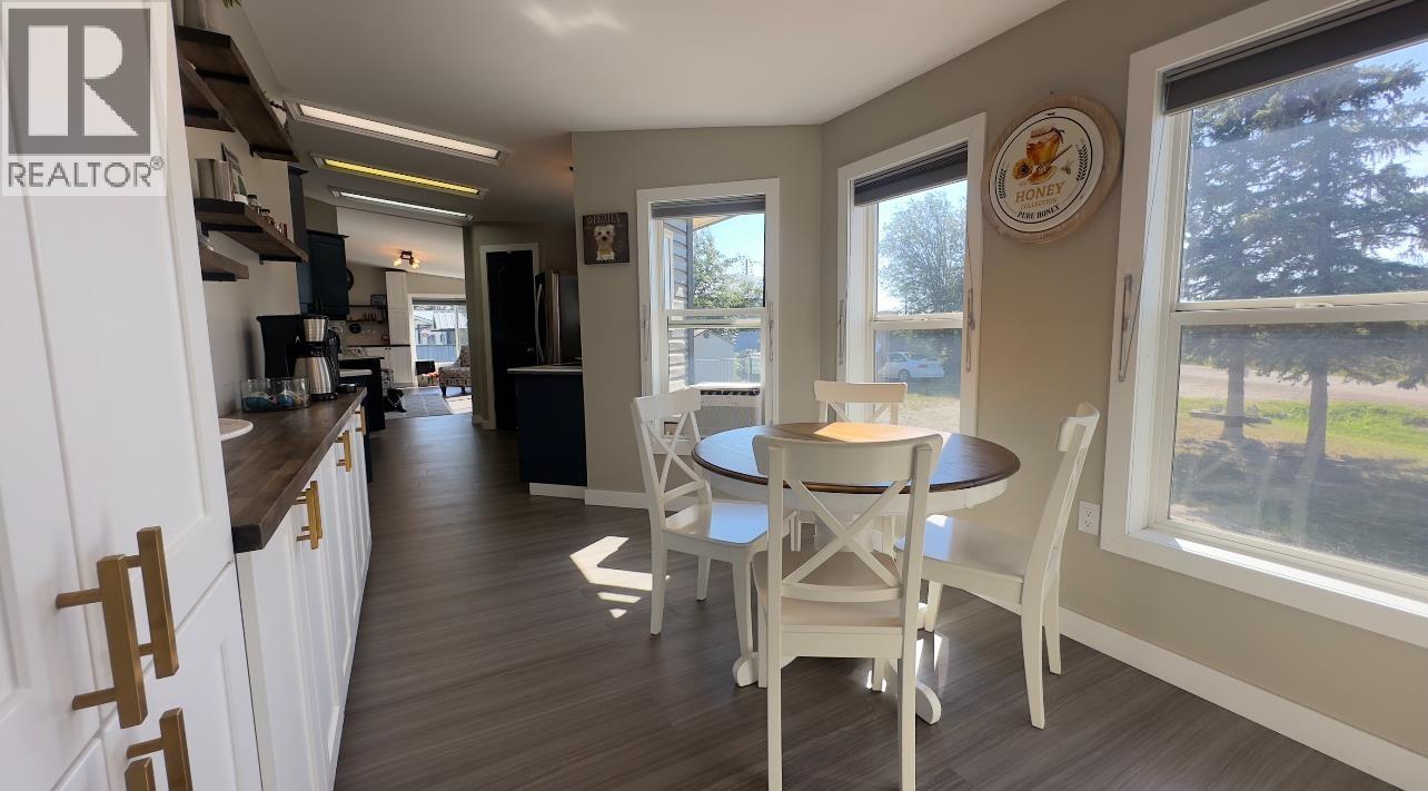 Photo 4 of 11402 Poplar Road, Fort St John BC