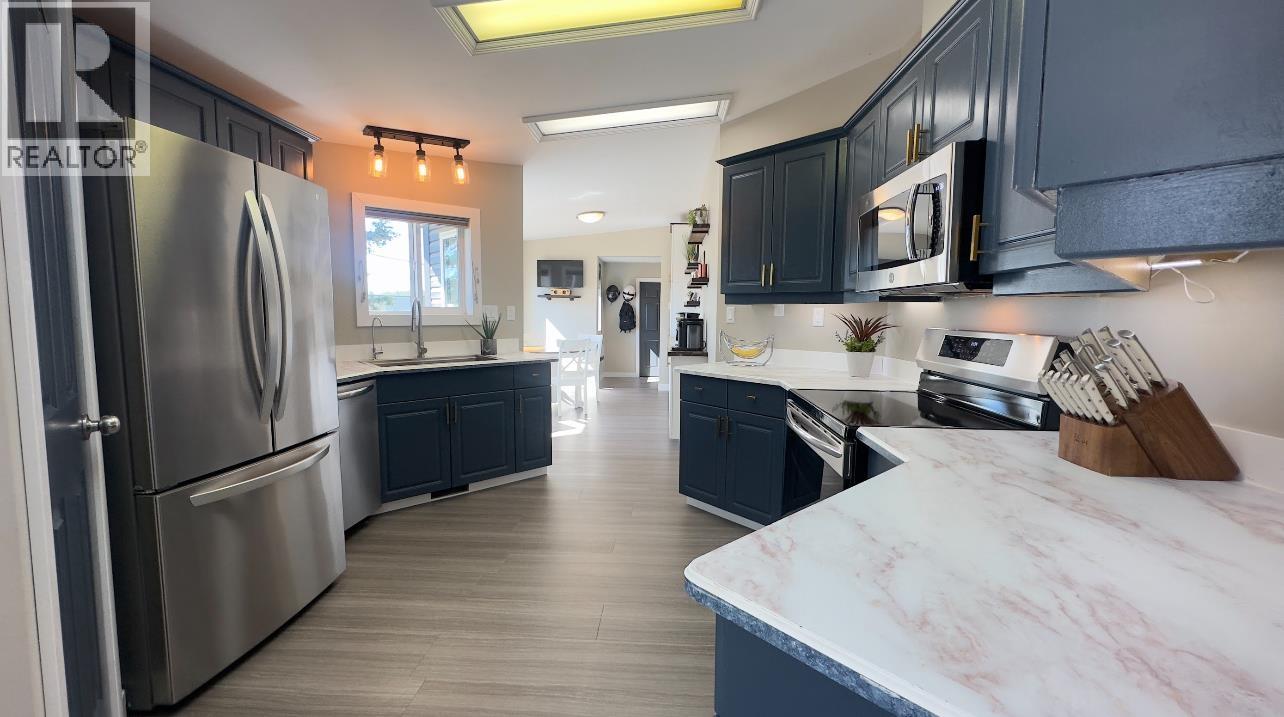 Photo 7 of 11402 Poplar Road, Fort St John BC