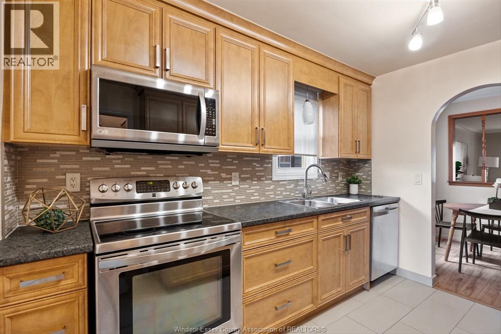 Photo 9 of 2662 Turner, Windsor ON