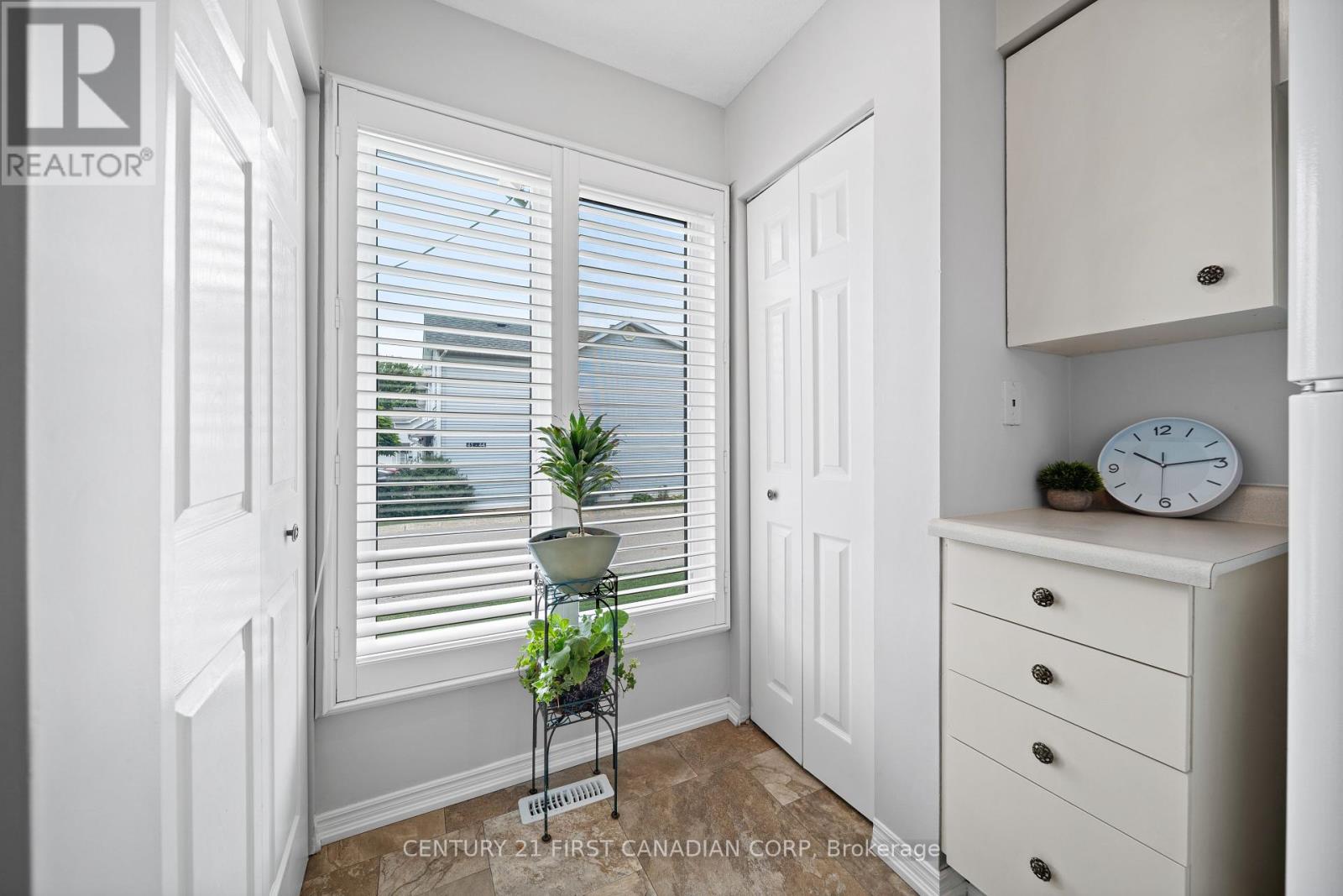 Photo 20 of 56 120 Centre Street, London South ON