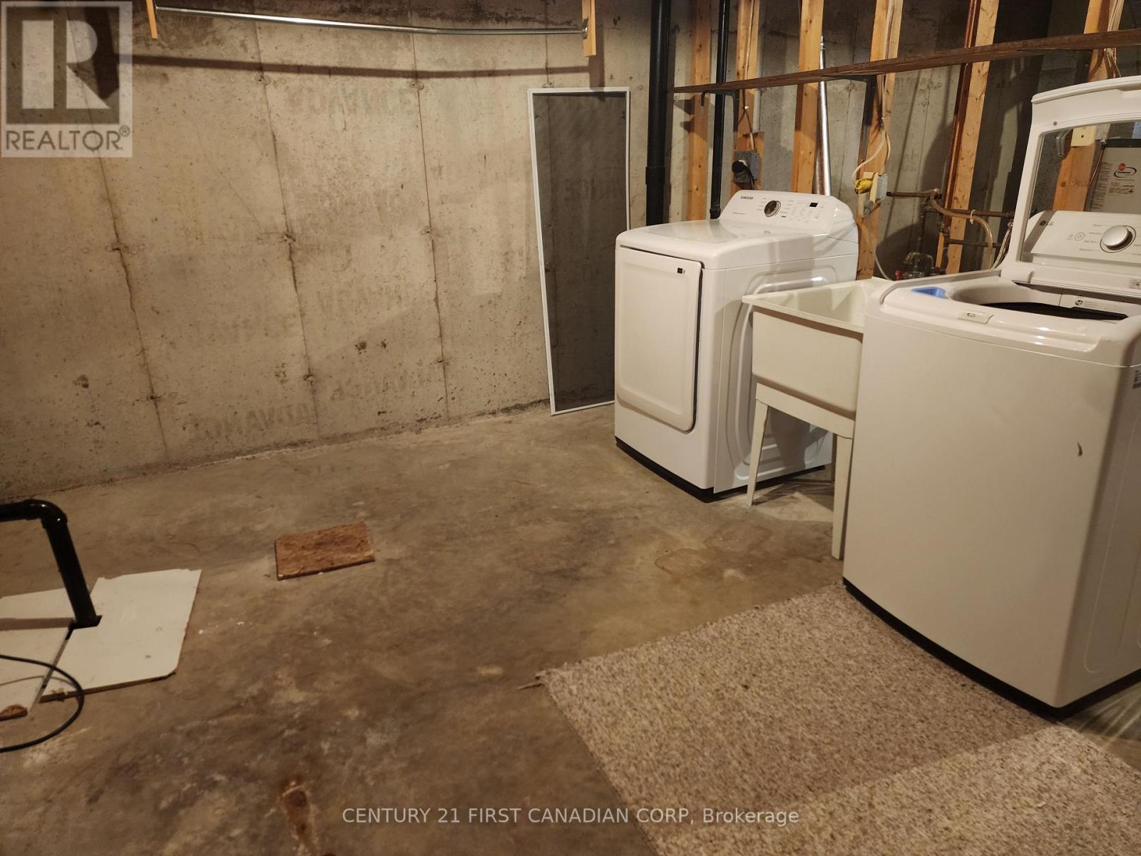 Photo 15 of 56 120 Centre Street, London South ON