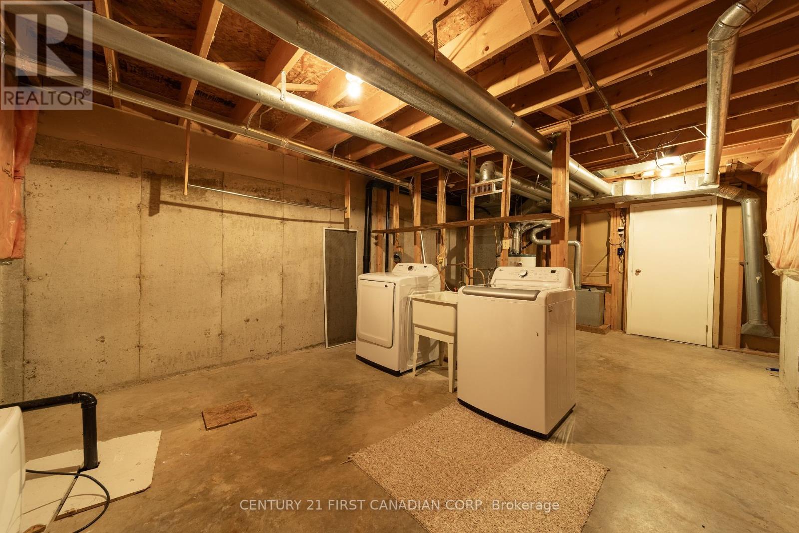 Photo 23 of 56 120 Centre Street, London South ON