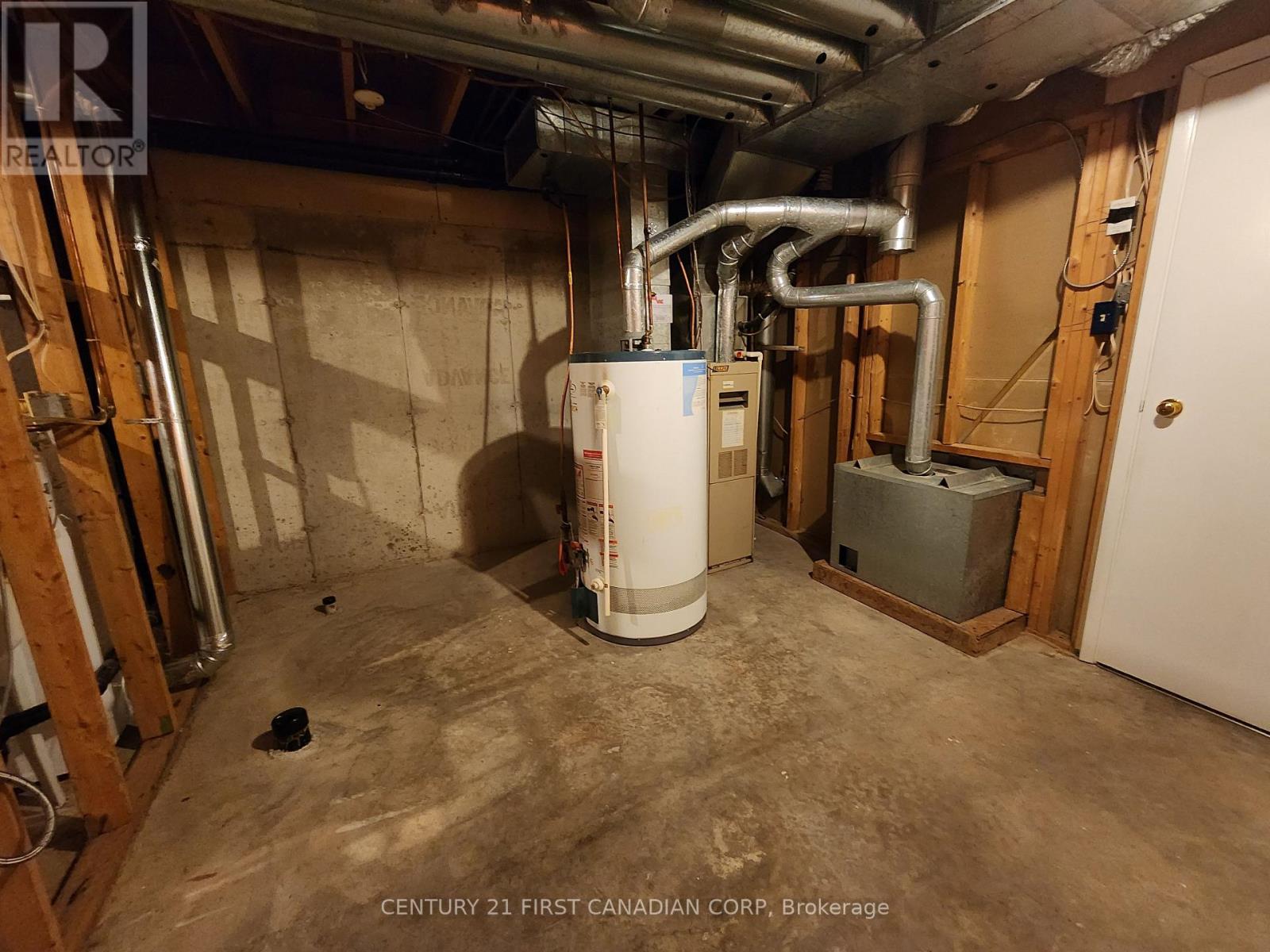 Photo 17 of 56 120 Centre Street, London South ON