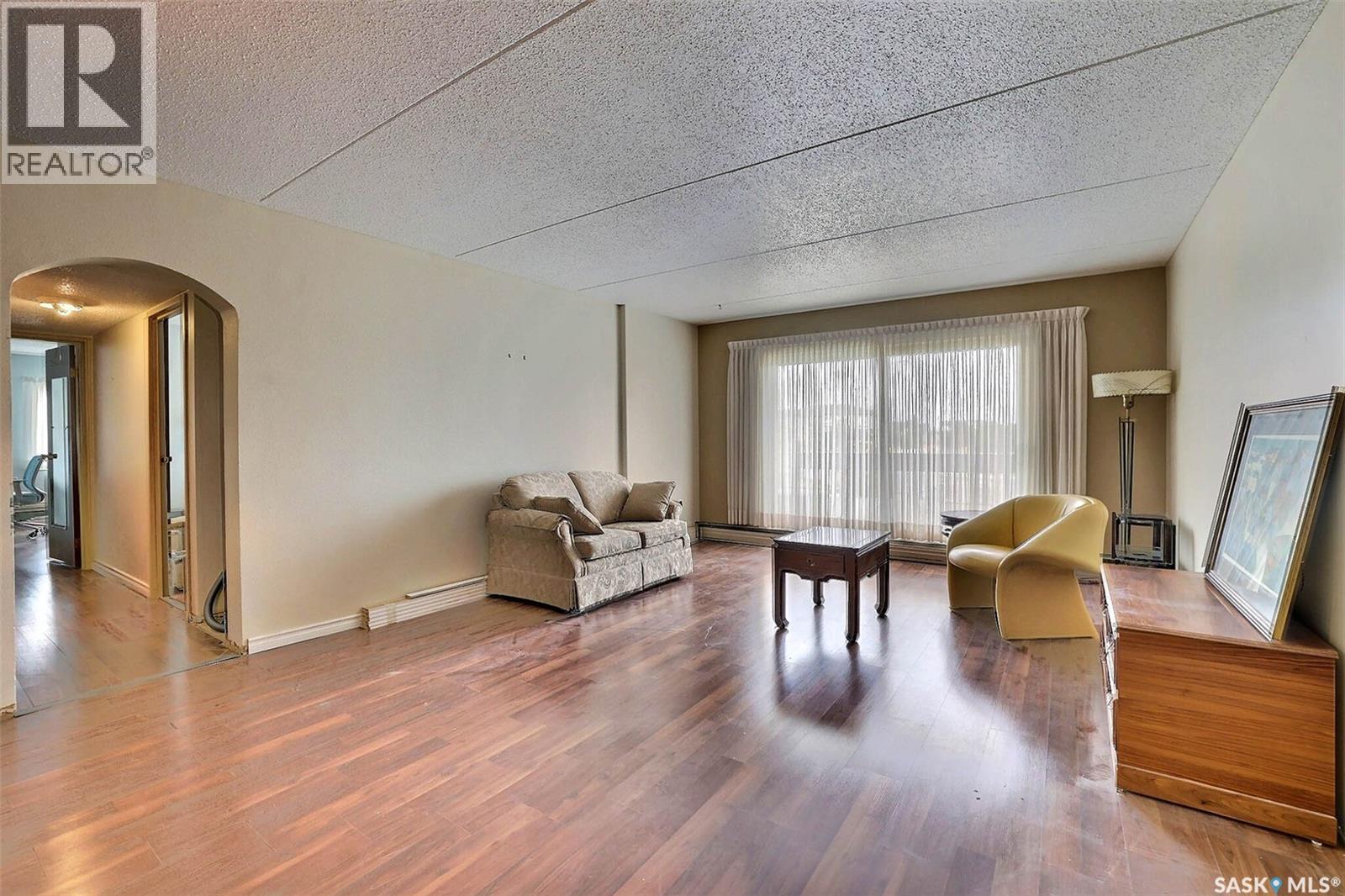 Photo 10 of 204 3520 Hillsdale Street, Regina SK