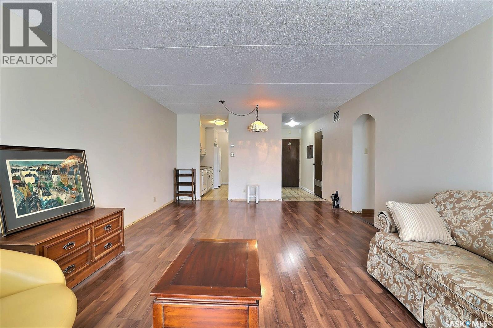 Photo 11 of 204 3520 Hillsdale Street, Regina SK