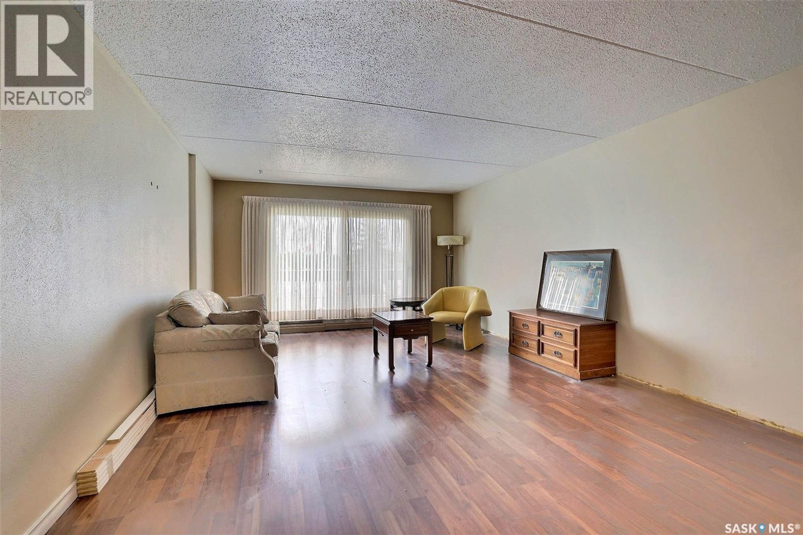 Photo 8 of 204 3520 Hillsdale Street, Regina SK