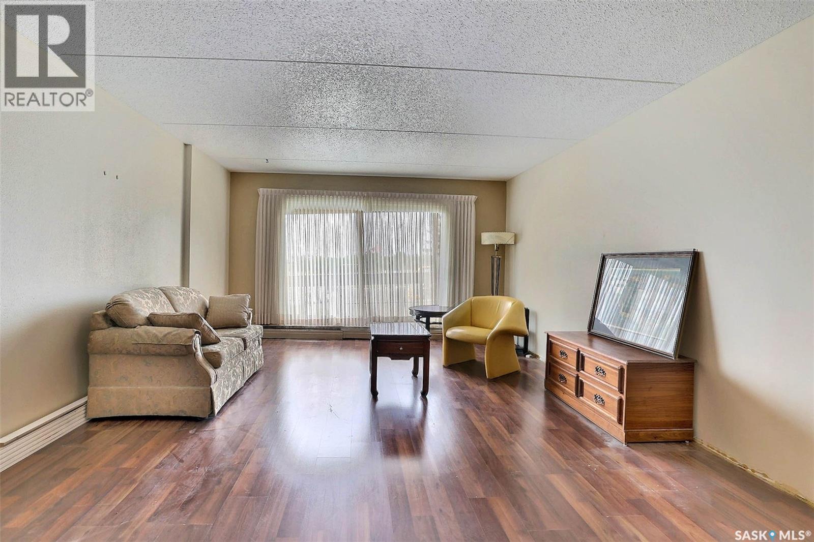 Photo 9 of 204 3520 Hillsdale Street, Regina SK