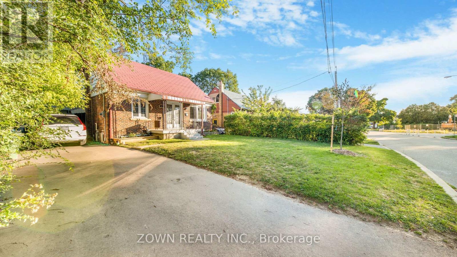 Photo 2 of Main 63 Biscayne Boulevard, Toronto ON